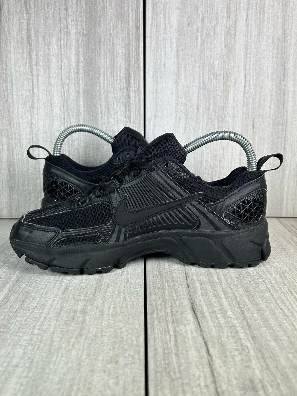 Nike Zoom Vomero 5 Triple Black Running Sneaker Athletic Shoe Women’s Size 6